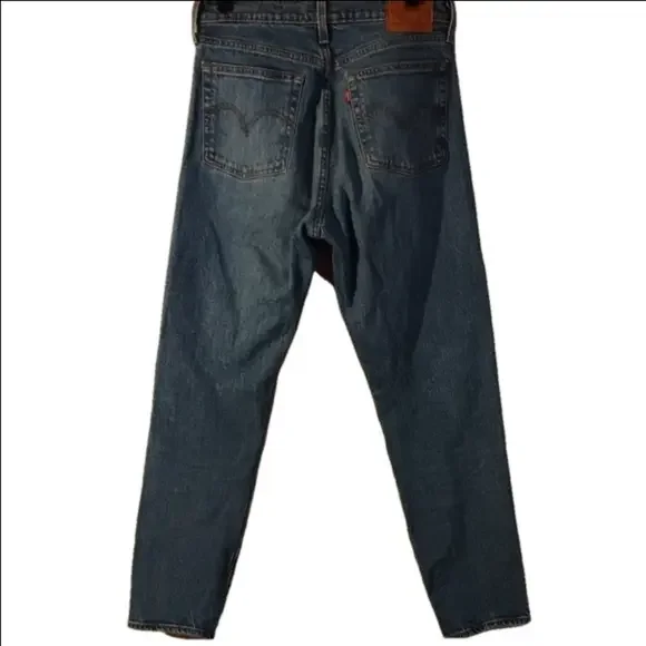 Levi's  Premium Wedgie Style Size 28 Jeans. Can Be Unisex ? Supercute Style/ Fit - Picture 3 of 13